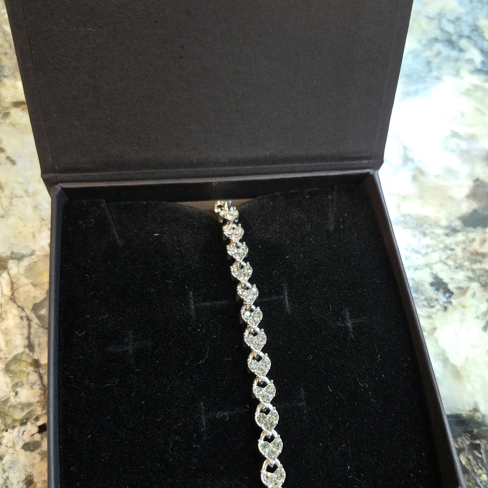NEW Elegant Silver Color Bracelet